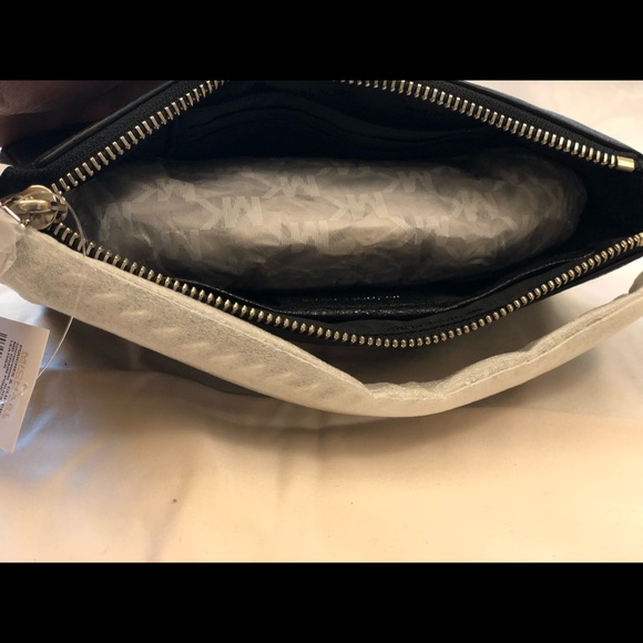 Michael Kors pouches & clutches - Picture 4 of 7